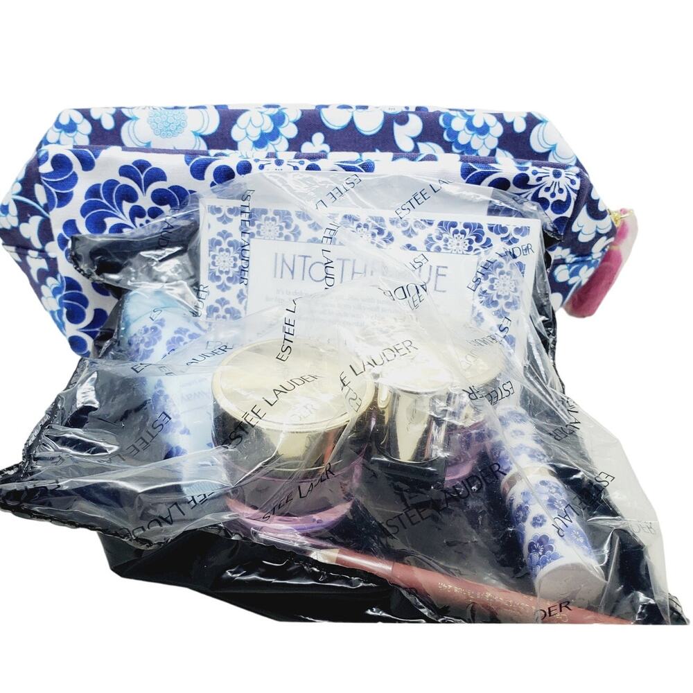Estee Lauder Into The Blue Resilience Lift 7 Piece Makeup And Skincare Set
